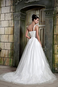 Stunning One Shoulder White Tulle Princess Wedding Dress Woth Feather   