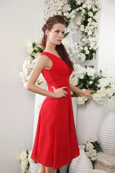 Inexpensive V-Neckline Red Chiffon Knee Length Bridesmaid Dress 