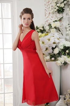Inexpensive V-Neckline Red Chiffon Knee Length Bridesmaid Dress 