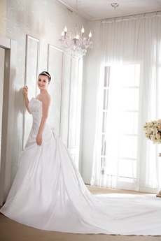 Modest Strapless A-line Satin Wedding Dress For Plus Size Brides 