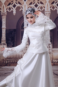 Full Sleeves Satin Muslim Wedding Dress With Lace Appliques 
