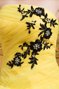 Strapless Ball Gown Yellow Organza Quinceanera Dress With Black Appliques 