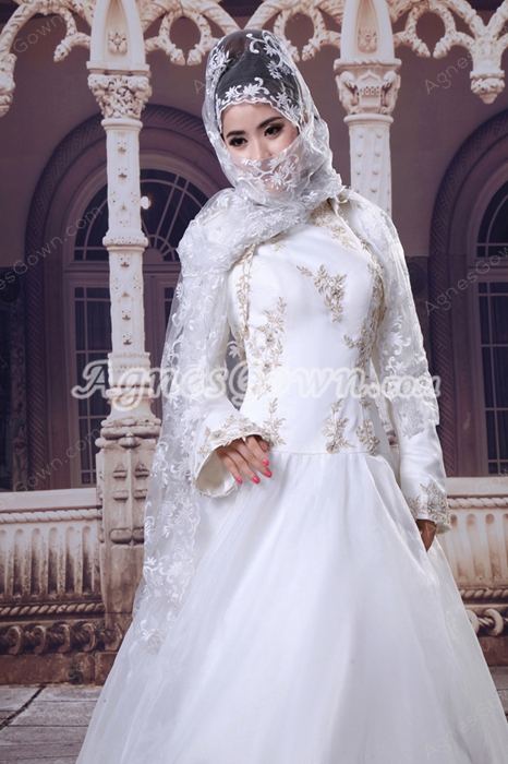 Exquisite Long Sleeves Organza Muslim Wedding Dress With Champagne Appliques 