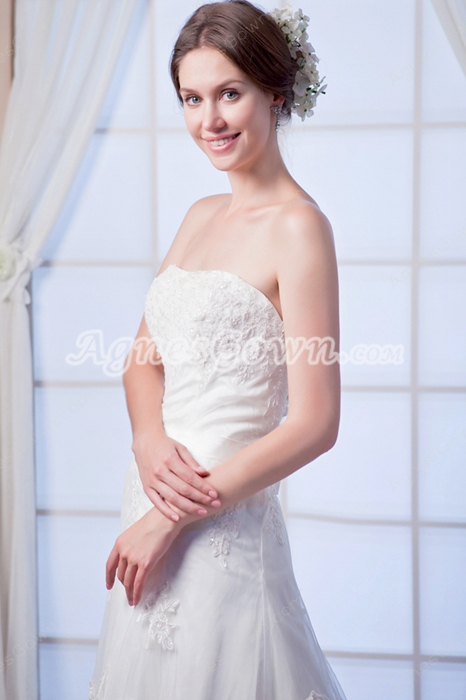 Brilliant Dipped Neckline A-line Lace Wedding Dress With Buttons 