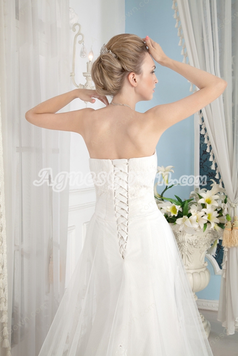 Dipped Neckline A-line Lace Bridal Gown 