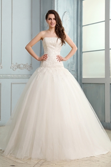 Flattering Strapless Dropped Plus Size Wedding Dress With Lace Appliques 