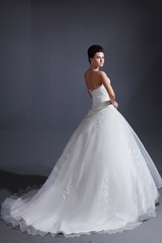 Dazzling Strapless Ball Gown Organza Wedding Dress With Lace Appliques 
