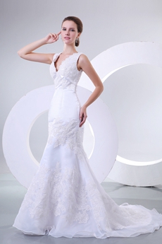 Stunning V-Neckline Trumpet/Mermaid Wedding Dress With Lace 