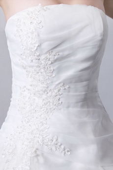 Affordable Strapless Ball Gown Wedding Dress With Appliques 