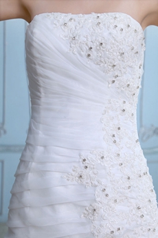 Retro Strapless Sheath Organza Wedding Dress With Exquisite Handwork 