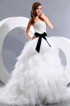 Fantastic Multi Layered Tulle Wedding Dress With Lace Appliques 