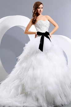 Fantastic Multi Layered Tulle Wedding Dress With Lace Appliques 