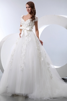 V-Neckline Princess Wedding Dress With Appliques 