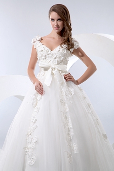 V-Neckline Princess Wedding Dress With Appliques 