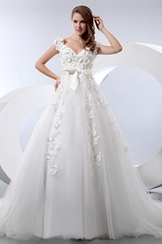 V-Neckline Princess Wedding Dress With Appliques 