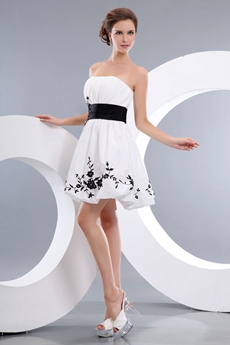 Short Length White Taffeta Homecoming Dress With Black Appliques 