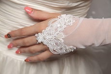 Fingerless Fishnet Wedding Gloves With Appliques 