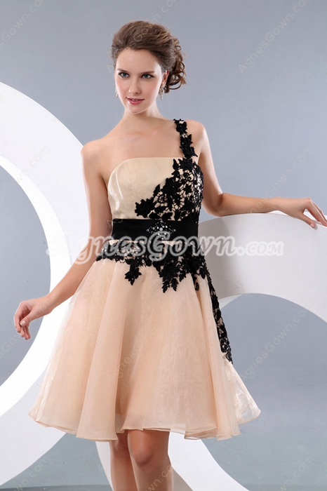 Modern Champagne Organza Homecoming Dress With Black Appliques 