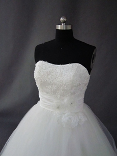 Beautiful Simple Strapless Tulle Ball Gown Wedding Dresses