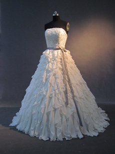 Gorgeous White Chiffon Strapless Wedding Dresses With Ruffles 