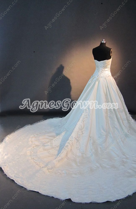 Luxury Embroidery Couture Wedding Dresses With Royal Train 
