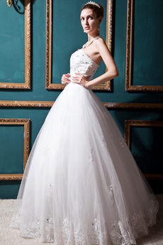 Beautiful Ball Gown Wedding Dress With Lace Appliques 