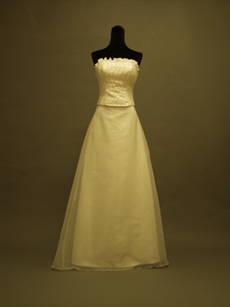 Elegant Ivory Strapless Wedding Gowns With Detachable Train