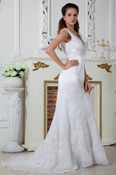 Plunge Neckline A-line Organza Wedding Dress With Lace Appliques 