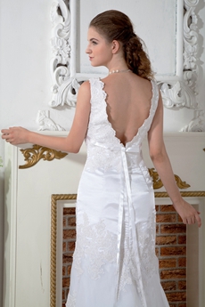 Plunge Neckline A-line Organza Wedding Dress With Lace Appliques 