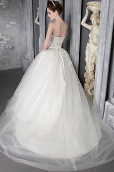 Stunning Ball Gown White Tulle Wedding Dress With Lace Appliques 
