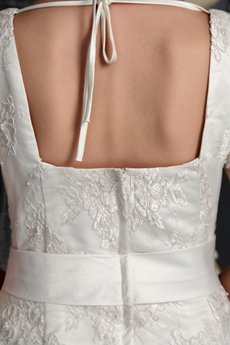 Modest V-neckline Lace Wedding Dresses With Short Sleeves