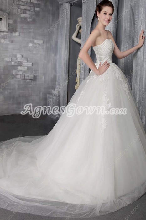 Stunning Ball Gown White Tulle Wedding Dress With Lace Appliques 