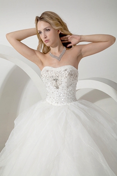 Classy Dipped Neckline Ball Gown Wedding Dress With Great Handworks 