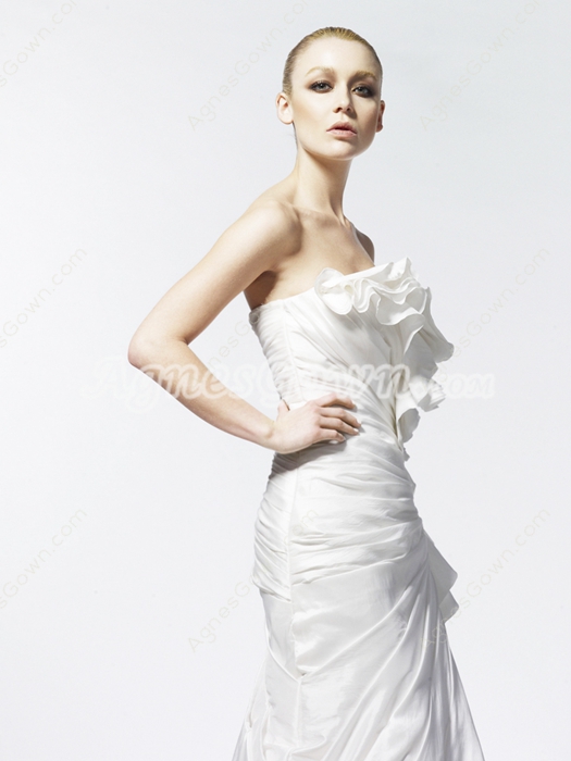 Sweetheart A-line Taffeta Wedding Dress With Frills 